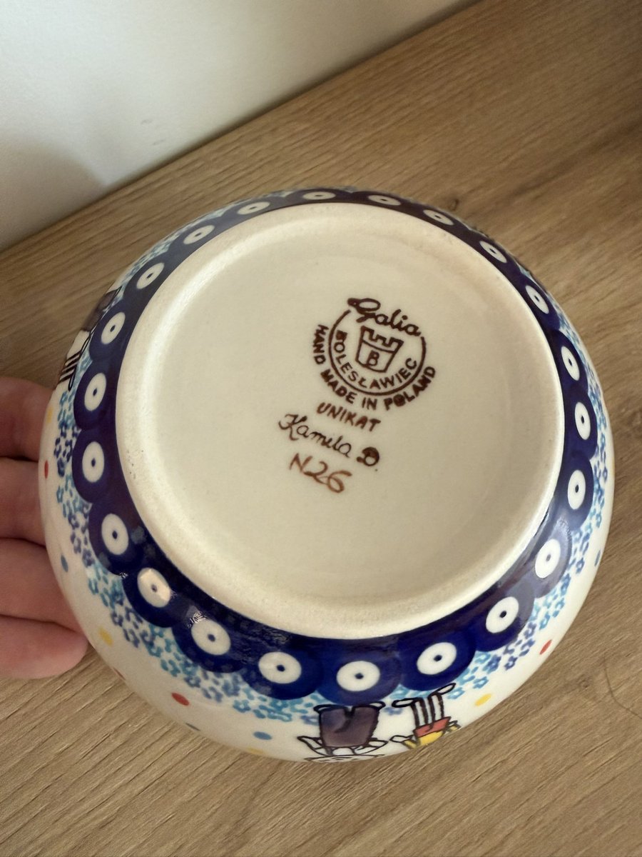 I don’t mean to brag, but I found these Bolek and Lolek bowls today