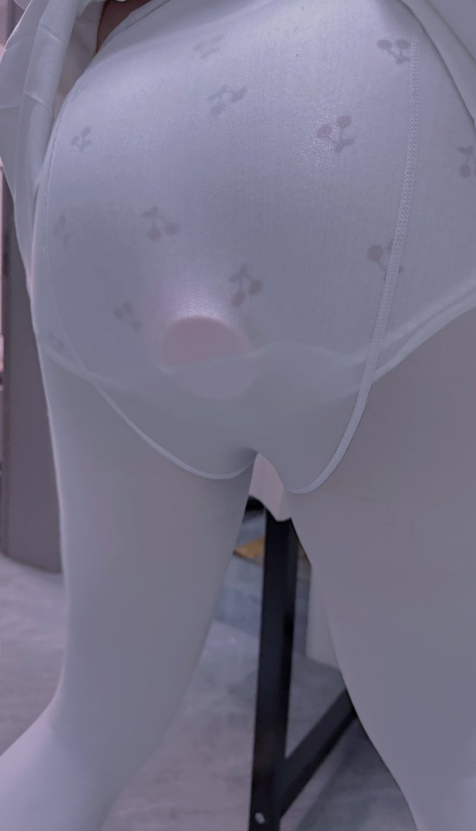 CreamPuffOVO's tweet photo. 今天是白色温柔风噢~
猜猜裙子下面有什么🌹 https://t.co/ZDFLXKZltF