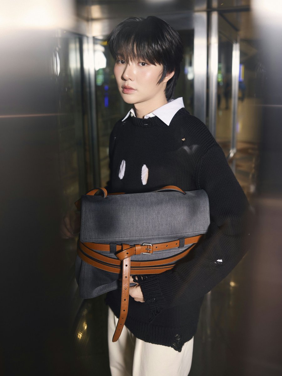 Airport Look ก่อนออกเดินทางของ เก่ง หฤษฎ์ บัวย้อย (<a href="/harit_keng/">Harit_keng (DuckMan 🦆)</a>) และ น้ำปิง นภัสกร ปิงเมือง (<a href="/nampingster/">namping17</a>) ตัวแทนจากประเทศไทยคู่แรกที่เตรียมเข้าร่วมชมโชว์ Moschino Autumn/Winter 2026 ณ กรุงมิลาน ประเทศอิตาลี

#KengHarit 
#nampingster 
#MoschinoFW26
#Moschino
#Collezione08
#MFW