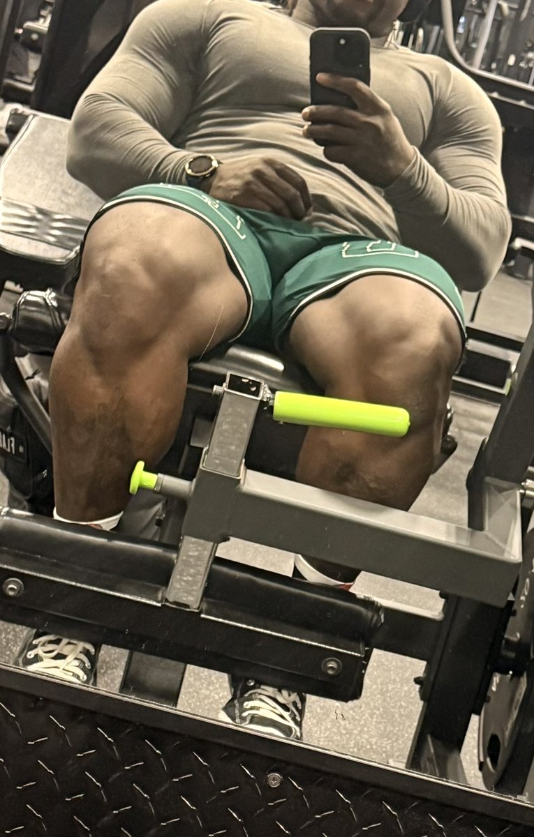 Dark_POV's tweet photo. Wanna smash legs with me

#chudai #wataa #bodybuilding https://t.co/szGX1N6Snj