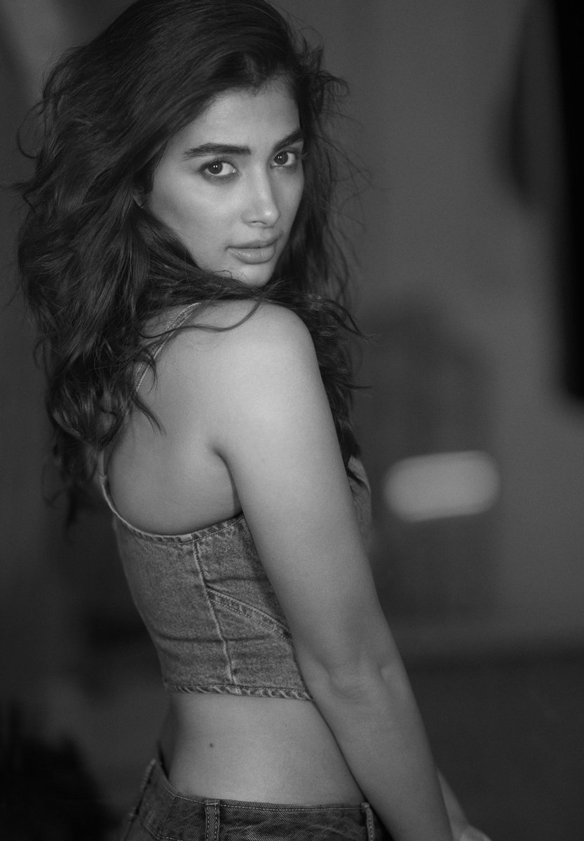 avigowariker's tweet photo. #PostPackUpShot with @hegdepooja… looking pretty even at the end of a gruelling 2-day shoot.. https://t.co/SjbogVR9NU