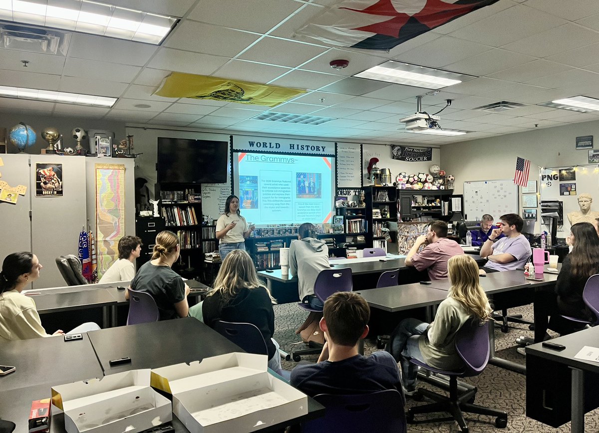 Club America at Port Neches-Groves High School got after it early this morning for donuts &amp; discussion on current events 🍩 

<a href="/tpusastudents/">TPUSA Students</a> don’t let early mornings slow them down ☀️

#tpusa #tpusastudents