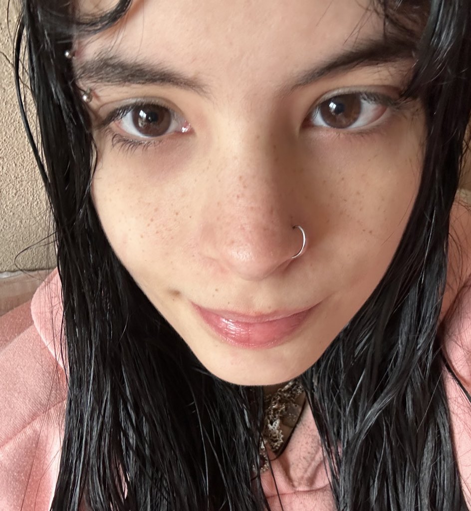 julliabatess's tweet photo. https://t.co/B2glkGFfvg
