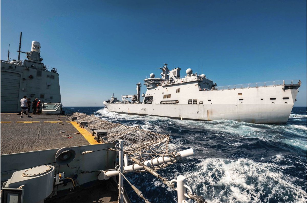 edc_magazine's tweet photo. #HMCSVilledeQuebec conducts a Double Liquid Replenishment at Sea with HNoMs Maud and HMS Dauntless, while sailing as a part of the UK-led Carrier Strike Group, during #OpHORIZON, in the Red Sea.
Photo by: Corporal Brendan Gamache, Formation Imaging Services https://t.co/h1Q9zIfDdo