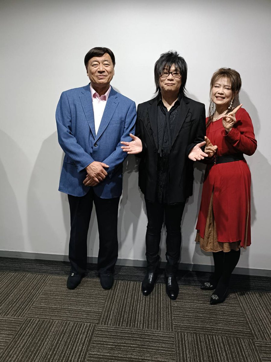 yurihoshina's tweet photo. 今日は、明日発売のバイオハザード　レクイエムの発売記者発表でした。
バイオハザードゲームのベテラン
狩野英孝さんと。
そして
バイオハザード　レオンの声優
森川智之さん。
森川智之さんは、トム・クルーズの吹き替え、クレヨンしんちゃんのお父さん役など幅広い声優さん😀 https://t.co/T40utqGCj6