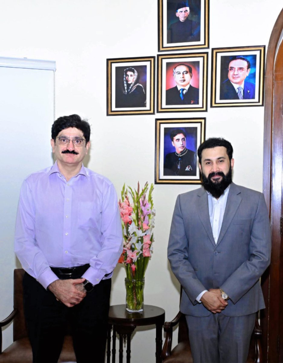 banbhan_raza's tweet photo. Provincial Leader of PPP Sajjada Nasheen of Hazrat Sachal Sarmast RA Pir Khawaja Abdul Haq III met with Chief Minster Sindh Syed @MuradAliShahPPP at CM House Karachi. https://t.co/S1BxvlDQLr