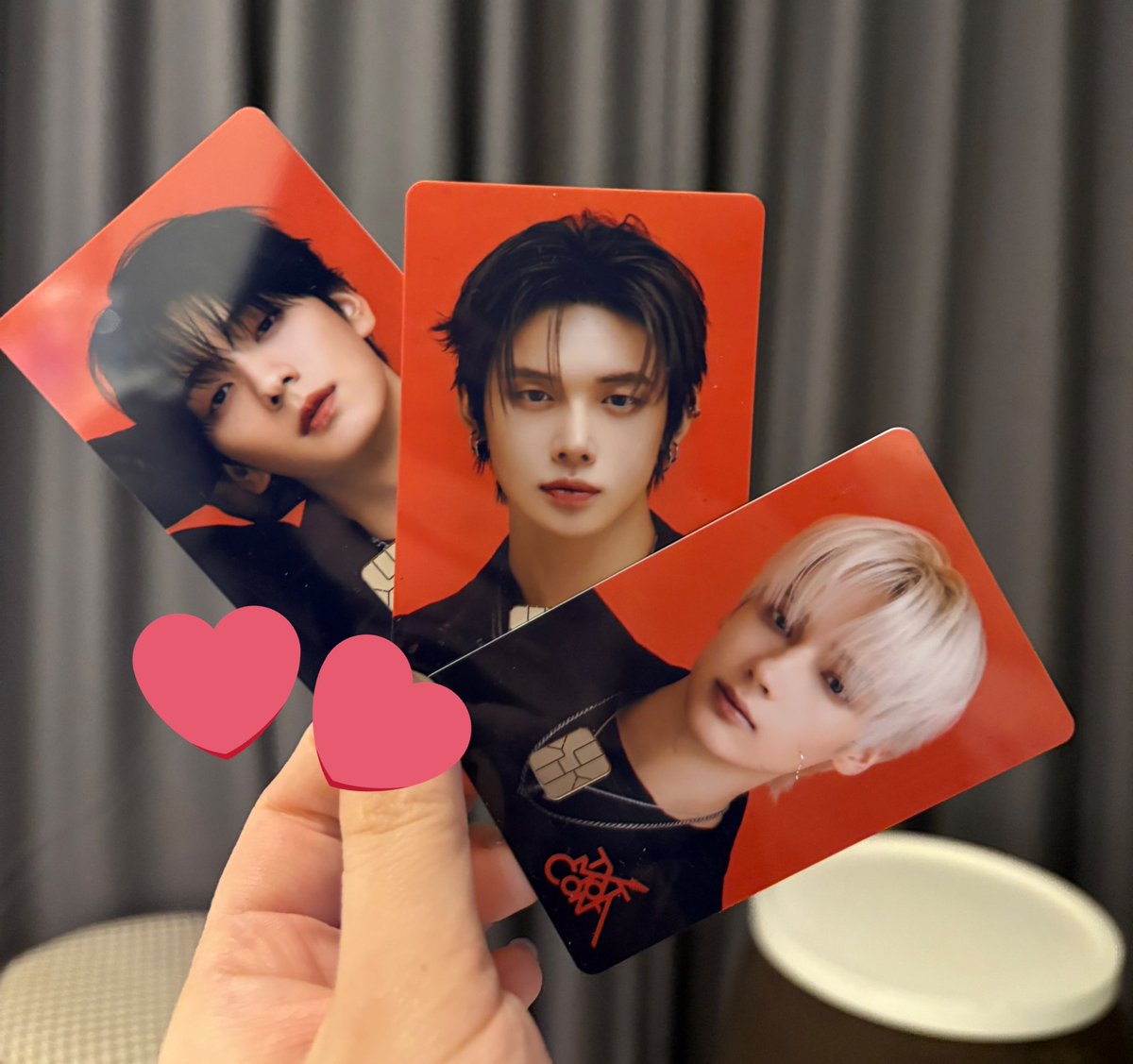 txtyeonzooo's tweet photo. カード無事買えた〜‼︎ https://t.co/iA3Y04PEMn