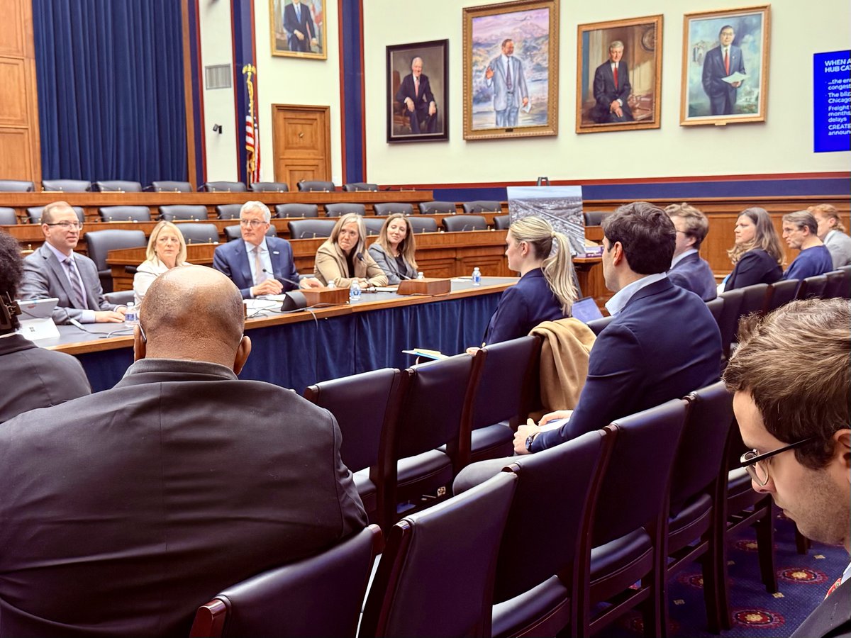 CREATE_Chicago's tweet photo. Program partners traveled to DC this week to discuss one of the nation's most critical supply chain assets, the CREATE Program.
 
Together, the partnership is advancing coordinated infrastructure projects that keep the national supply chain moving efficiently and reliably. https://t.co/MHsRmDIsj7