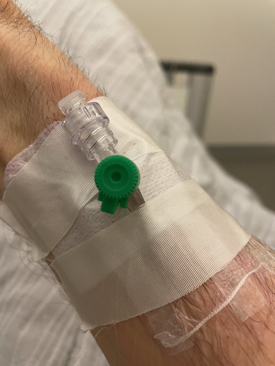 voshans's tweet photo. Een jaar geleden lag ik voor de derde maal in acht maanden in een patiëntenhemd op de operatietafel in het #Meander Medisch Centrum in #Amersfoort. Vandaag lag ik in adamskostuum in het zonnetje op een ligstoel op de weide van #Thermen (sauna) #Soesterberg… Het kan verkeren… https://t.co/8Qb4nzpP7i