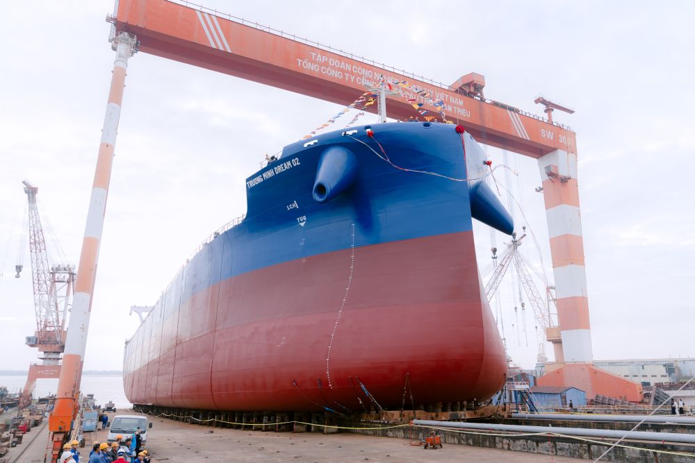 Being involved as an exclusive electrical and automation partner in the 200-metre-long Truong Minh 02, the largest bulk carrier ever built in #Vietnam. What an opportunity! Read the press release: alewijnse.com/news/integrati…
#WeConnect @DongbacShin #HaLongShipyard #bulkcarrier