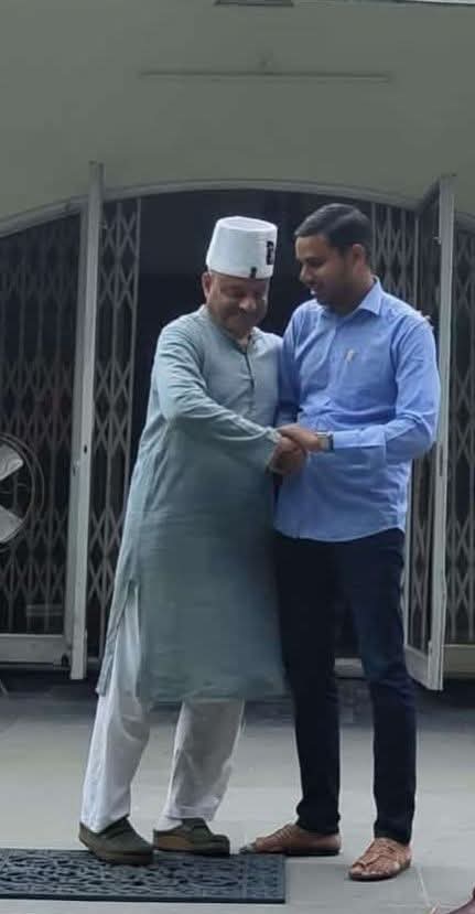 PrithviAdv's tweet photo. कर्नल (से.नि.) @ColAjayKothiyal जी भाईसाहब को जन्मदिन कि हार्दिक बधाई एवं शुभकामनायें l
जय बद्रीविशाल https://t.co/E8mdflLELK