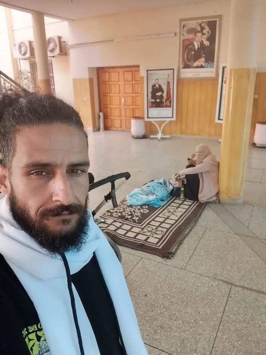 الشاب محمد الوسكاري الذي اعاد القفة للباشوية تستدعيه النيابة العام بدون سبب واضح وهي لم تكتب التهمة في الورقة، ربما سيفكرون في الاتهام عند حضوره