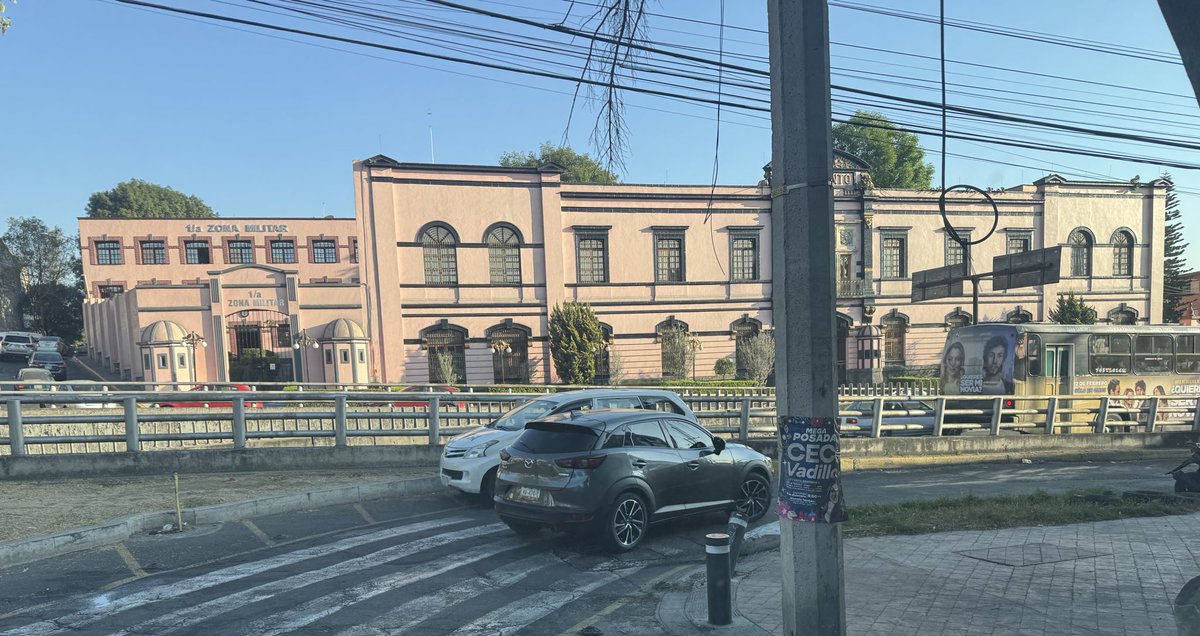 SerchLuna_77's tweet photo. @UCS_GCDMX  un día más reportando los vehículos en sentido contrario. Se solicita dispositivo, ya que solo vienen a tomarse la foto y se van https://t.co/bgsyDmlLtL