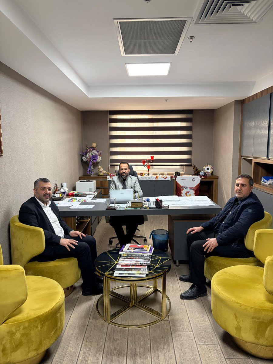 Bossan Hastanesi Müdürü Sn. Kenan Kahraman’ı ziyaret ederek samimi bir sohbet gerçekleştirdik.

Nazik misafirperverliği için kendisine teşekkür ediyor, çalışmalarında başarılar diliyorum.
#GaziantepteGönüllerBirSofralarBir

<a href="/Akparti/">AK Parti</a>
<a href="/abuyukgumus/">Ahmet Büyükgümüş</a>
<a href="/abdulhamitgul/">Abdulhamit Gül</a>
<a href="/hakanaksu058/">Hakan AKSU 🇹🇷</a>