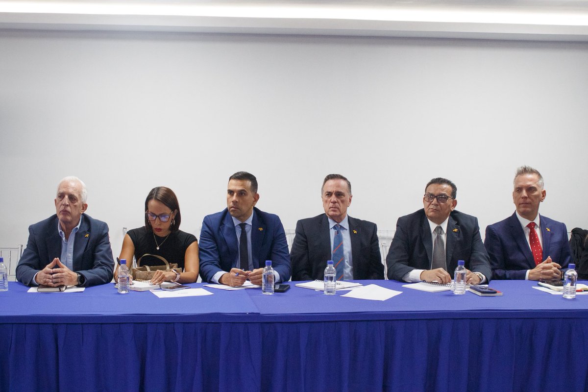 fedeindustria's tweet photo. Fedeindustria presente en la primera reunión plenaria de la consulta del salario mínimo 2026, un espacio convocado para fortalecer el diálogo amplio entre los actores del mundo del trabajo y reafirmar el compromiso colectivo con la estabilidad productiva del país. https://t.co/s33m2NReRV
