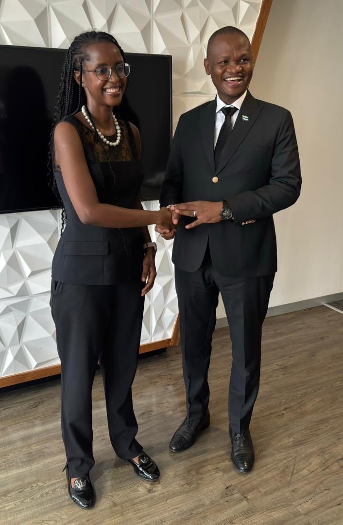 nene_maiga's tweet image. Thank you Minister Edwin Dikoloti for the great engagement today, it was an honor to host you. I look forward to a fruitful partnership. #OrangeIsHere #StrategicPartnerships