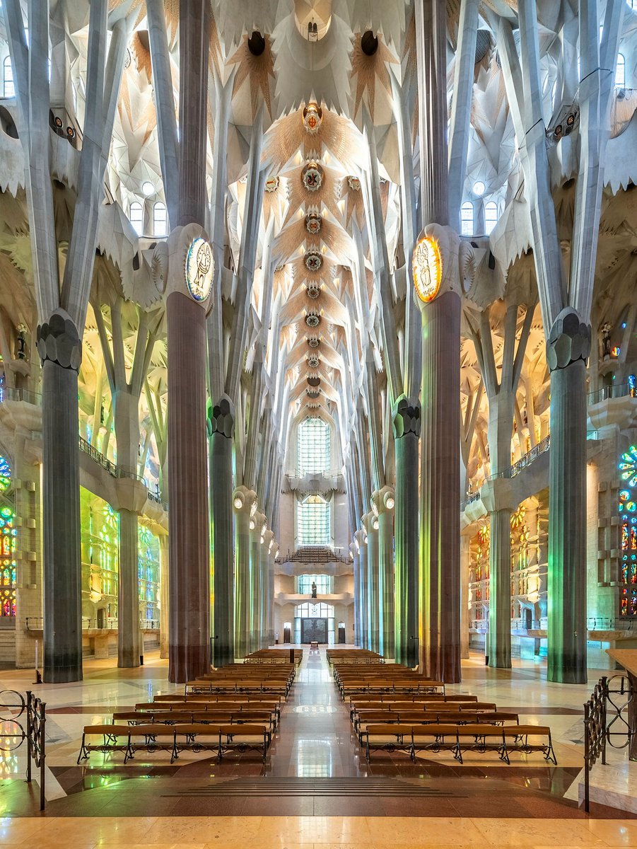 sagradafamilia's tweet photo. Gaudí va aconseguir que l’interior de la Sagrada Família fos magnificent sense recórrer a elements complementaris i emprant només l’arquitectura i la llum. https://t.co/TOx7W7uhAL