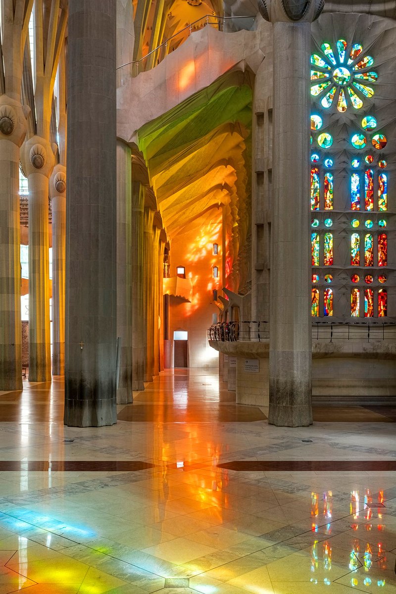 sagradafamilia's tweet photo. Gaudí va aconseguir que l’interior de la Sagrada Família fos magnificent sense recórrer a elements complementaris i emprant només l’arquitectura i la llum. https://t.co/TOx7W7uhAL