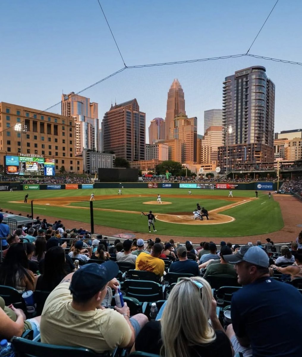diamondbaseball's tweet photo. Just 30 days until your favorite season starts....and we don’t mean spring. https://t.co/PlCkwTEjbl