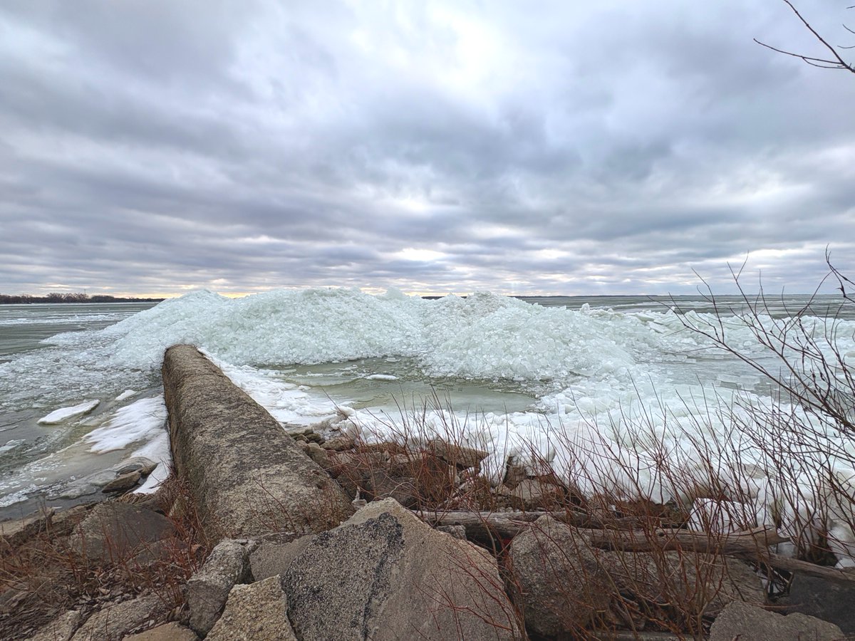📸 #ThruYourLensThursday

Dave Faler captured the ice coming off the lake @ Grand Lake St. Marys State Park.

No matter the season, our parks offer moments worth capturing &amp; we love seeing them thru your lens.

Have a fav park photo? Share it for a chance to be featured! <a href="/ohiodnr/">OhioDNR</a>
