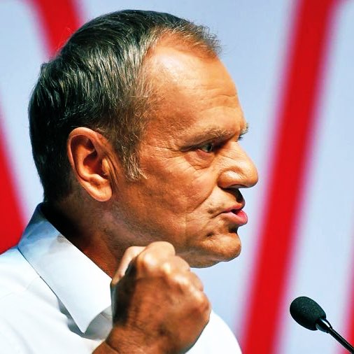 Skąd w tym człowieku tyle pogardy i nienawiści? 🤔

Kiedyś Polacy bardzo utemperowali jego wielkie ego, gdy pokazali mu czerwoną kartkę i wysłali do Brukseli. Zniósł to bardzo boleśnie…

Potem dzięki sztuczkom i knowaniom wrócił na szczyt. W 2027 jednak mocno się zdziwi. 🇵🇱