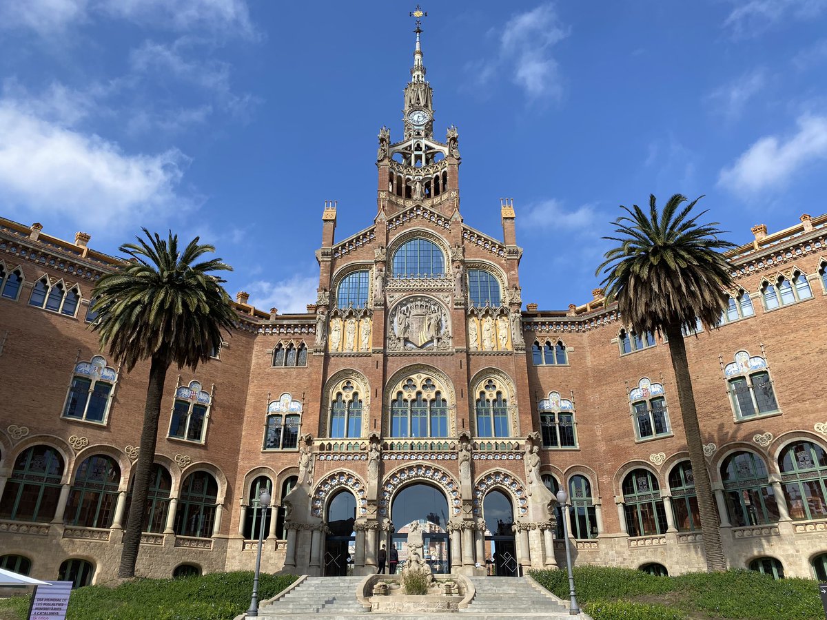 JavierPerezCer's tweet image. Hoy de visita por la maravilla del hospital de Sant Pau, que fue, entre otras cosas, donde se abrió la primera Unidad Coronaria de España ❤️‍🩹 #UCAC