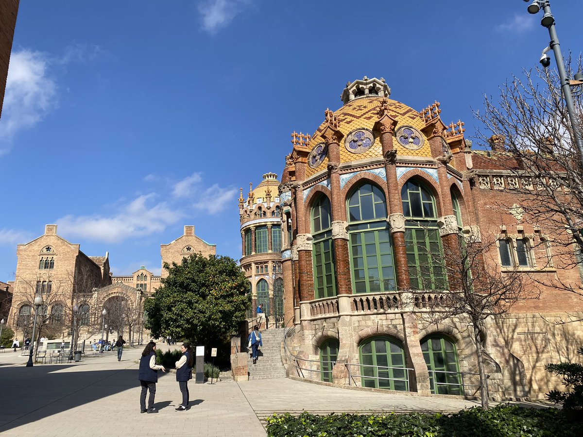JavierPerezCer's tweet image. Hoy de visita por la maravilla del hospital de Sant Pau, que fue, entre otras cosas, donde se abrió la primera Unidad Coronaria de España ❤️‍🩹 #UCAC