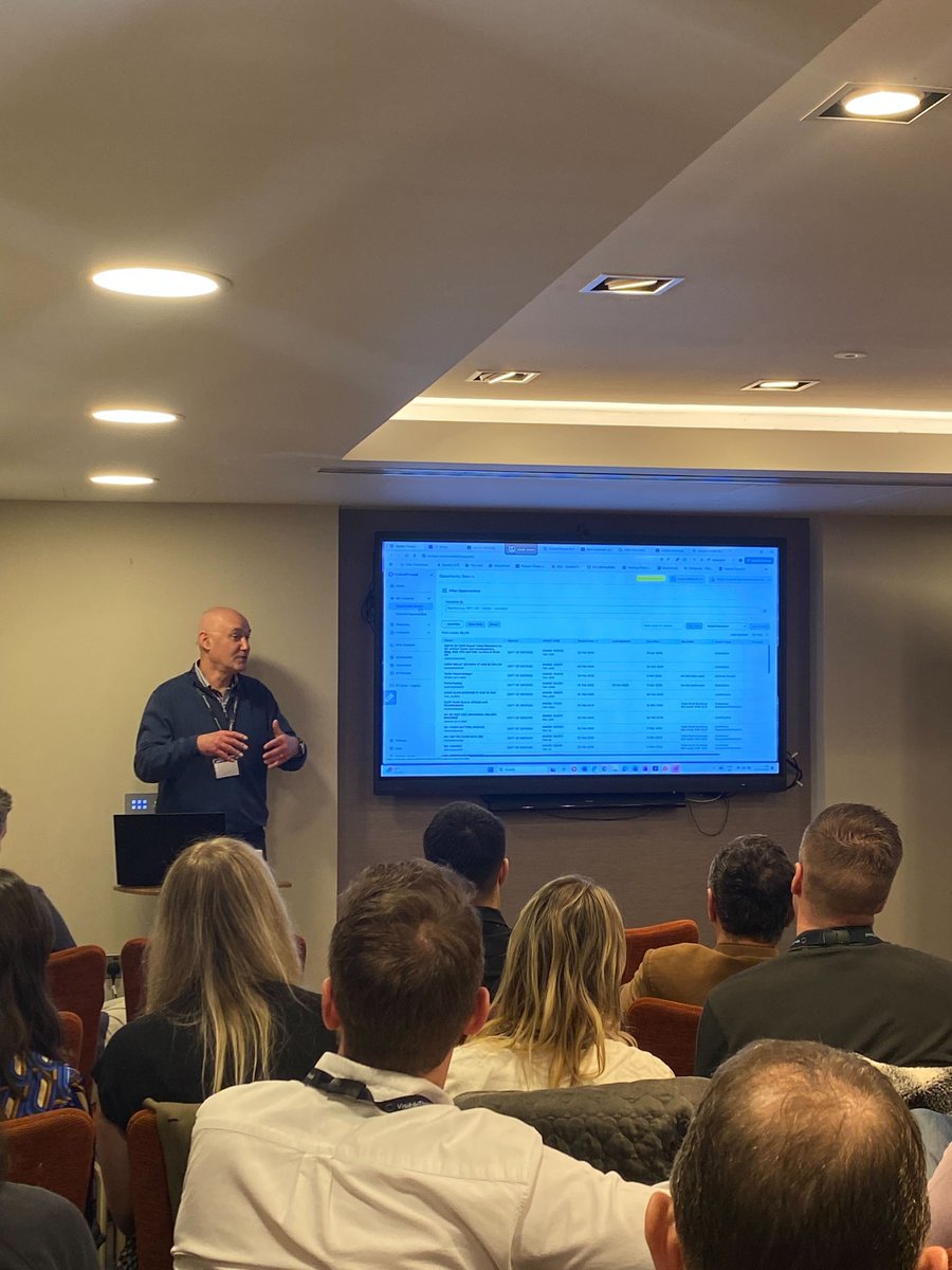 VisibleThread's tweet image. The final session before lunch. ⤵️ 

Fergal McGovern demonstrated how 15+ years supporting the most sensitive bids has evolved into a full-lifecycle RFP intelligence platform, combining AI-powered automation with traceable, secure results. 🗣️ 

#GovCon #GovernmentContracting #AI