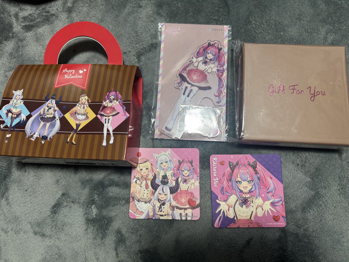 うーん最高すぎるグッズだな💅✨ #綺々羅々ヴィヴィ