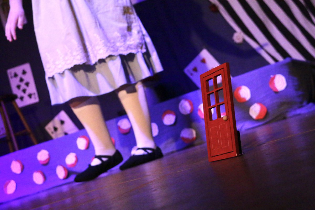 Our Wonderland shows start tomorrow! 🌹

Join Alice as she falls down the rabbit hole and into Wonderland—you don’t want to miss this crazy production 🐇

 📍 Coal Aston Village Hall
🗓️ 7pm Fri 27th, 2.30pm Sat 28th, 7pm Sat 28th Feb, 2.30pm Sun 1st Mar
🎟️ minivertheatre.com/wonderland-tic…