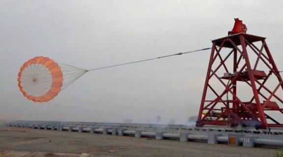 DoAS_cuequinox's tweet photo. From launch to safe landing 🚀🇮🇳
DRDO successfully tests the drogue parachute system for the Gaganyaan mission — a crucial step towards India’s first human spaceflight.
#Gaganyaan #DRDO #ISRO #SpaceIndia https://t.co/ndHQZikzly