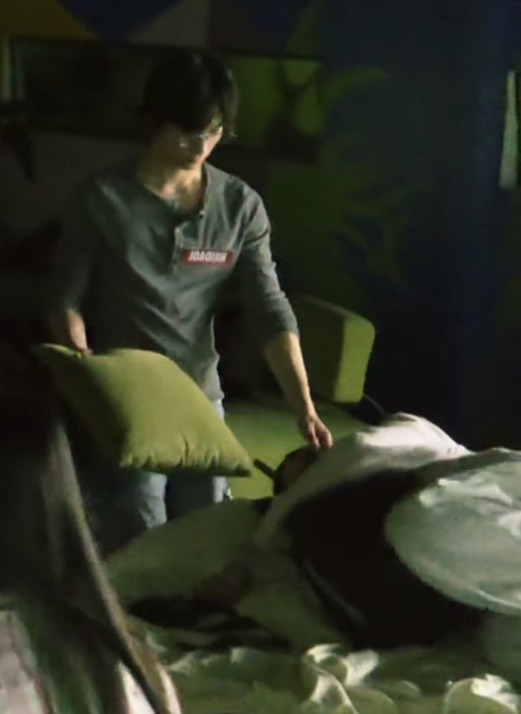 Joaquin giving Ashley a pillow :(( small things 🥹 #PBBCollab20Ultim8BallHunt