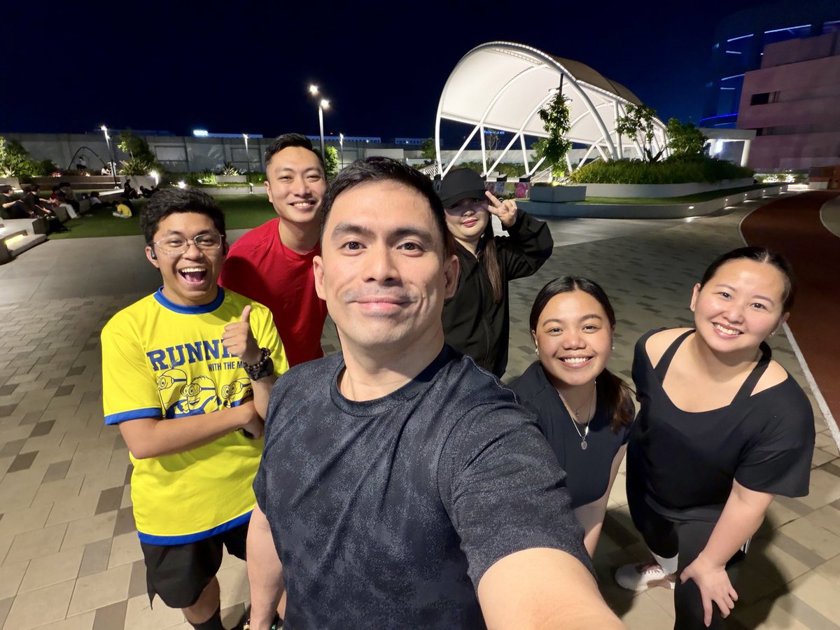 Chad_Caluyo's tweet photo. We clocked 5KM in an hour at The MOA Sky. Our office team crushed it and every drop of sweat was absolutely earned 💙 #weeklychallenge https://t.co/jDlJfqZTVE