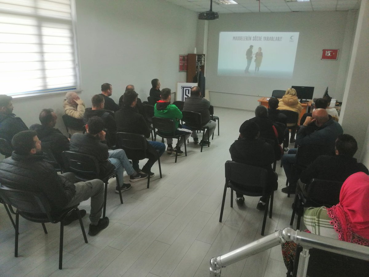 Kurumumuzda, kurum öğretmeni Demir SEVİM tarafından, yükümlülere yönelik, "Maddələrin Etkileri" konulu seminer gerçekleştirildi.