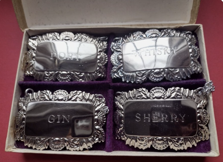 InessaW29's tweet photo. https://t.co/gZlxLm4BMN
Vintage DECANTER LABEL SET x 4 Stylish Design MADE IN ENGLAND UK seller
#MHHSBD #vintage #Gintonic #Drink #whisky #decanter #giftideas #vintagesale #gifts #viral #Giftforhim #gifts #drinks #promgift #ShopVintage #VintageFinds #decor #birthday https://t.co/y8R1fp3Idj