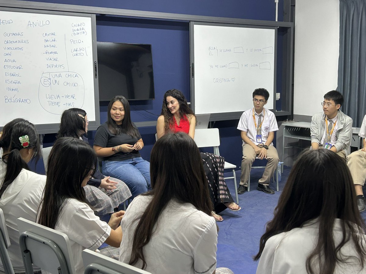 ¡Qué alegría conocer a estudiantes que aprenden español en Mandalay! 🇪🇸🧑‍🎓🇲🇲

Visitamos el Great International School, donde 21 alumnos estudian español en distintos cursos. Juegos, conversación y música para practicar juntos. 

Seguimos apoyando el español en Myanmar.