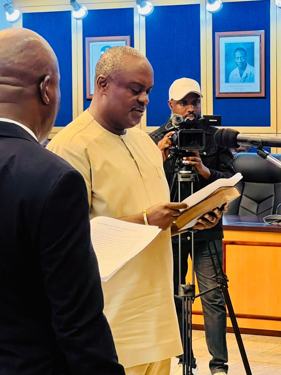 IkwerreFinest's tweet image. Rivers State Governor, His Excellency, Sir Siminalayi Fubara, has sworn in Dr. Dagogo S. A. Wokoma as Secretary to the State Government (SSG) and Barr. Sonny Ewule as Chief of Staff (COS).
#Simfubara
#Rivers