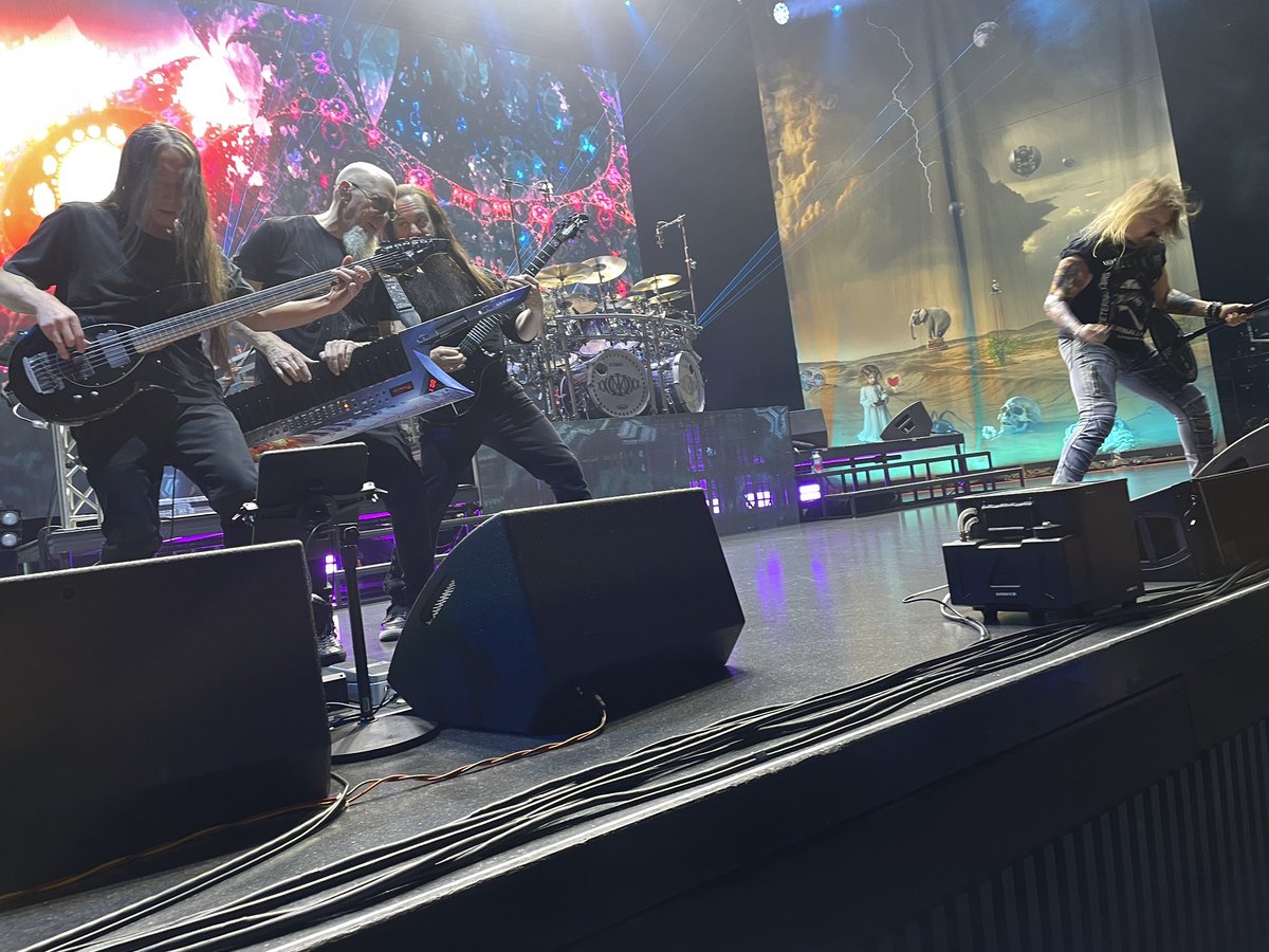 junko_yamaichi's tweet photo. Dream Theater 26/2/2026 EX Theater Roppongi
昨日同様、休憩20分弱挟む3時間の最高で物凄いライブ🤘
セトリを大きく変えてきたぁ🥳
アンコールは長尺のあの季節の曲🙌🤣
スタンディングがアリーナ前方、凄く近くで観れた😍
途中、ラブさん「携帯で撮ってないで、3Dの実物を見よう」と釘を刺した👏 https://t.co/e4sMCr48GF