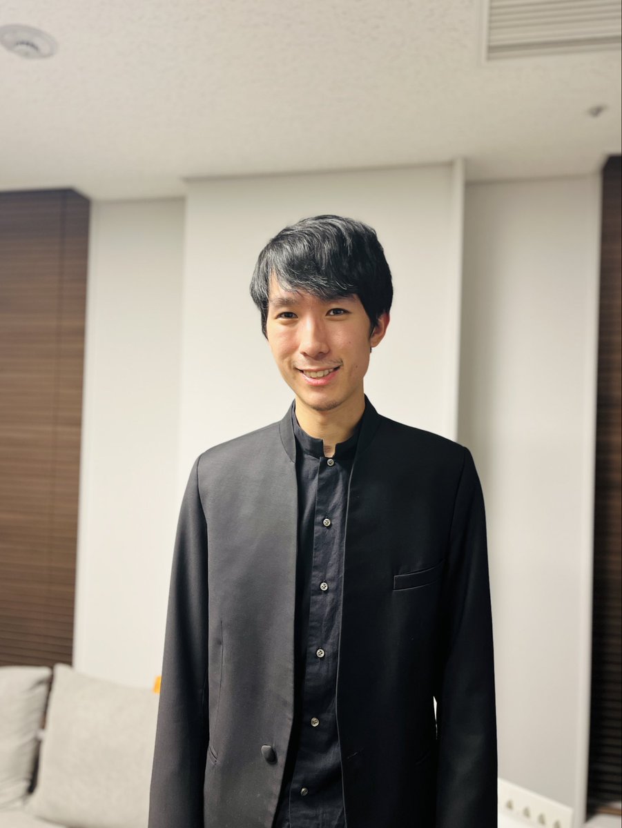 終演後のエリック・ルーさん。
演奏活動が忙しくなるほどいろいろなことが起きるけど、その中で、今届けたい音楽を出し切ってくれたんだなと思いました。これがずっと続くのが演奏家の人生…
今日も弾き切ったよと、ほっとした様子でした