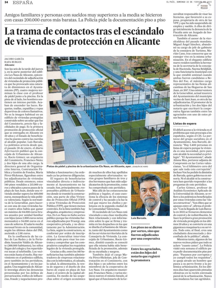 #Mañueco lanza una inoportuna pregunta en forma de cartel ¿Por qué la #vivienda es tan cara? 

Entre otras cosas, porque os las lleváis vosotros sinvergüenzas.