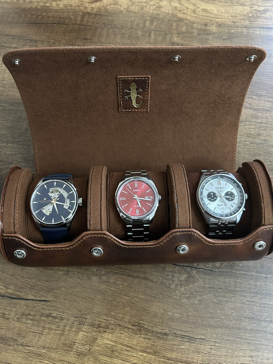 Kız arkadaşımın doğum günü hediyesiyle beraber koleksiyonumun en değerli parçası oldu. Saatlerim şimdilik bu şekilde :)