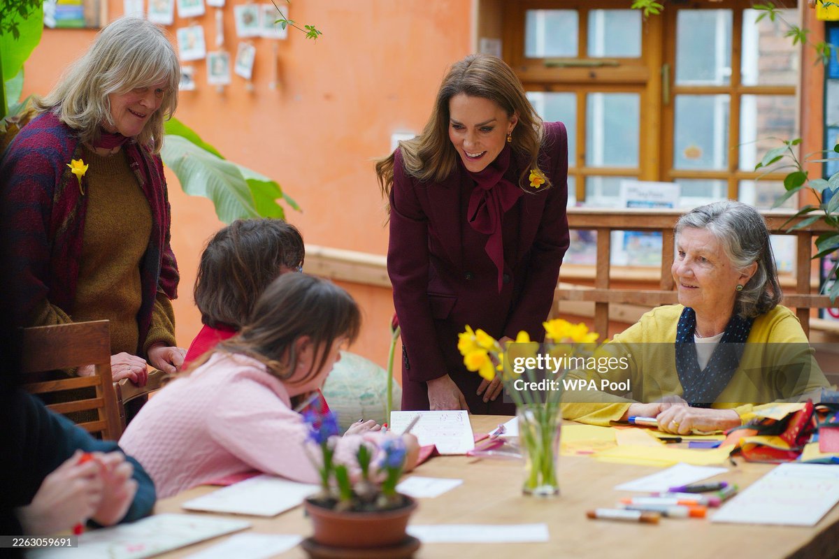 The Children’s Princess at it again😍
Catherine once said while visiting her old elementary school that her dream prior to meeting William was to become a teacher for young children. And you can definitely see she has all the patience, warmth and qualities of one.
  She would