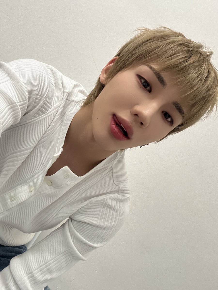 TNX_twt's tweet photo. 🤍🤍

#TNX
#천준혁 #JUNHYEOK https://t.co/l0cRZcNj6v
