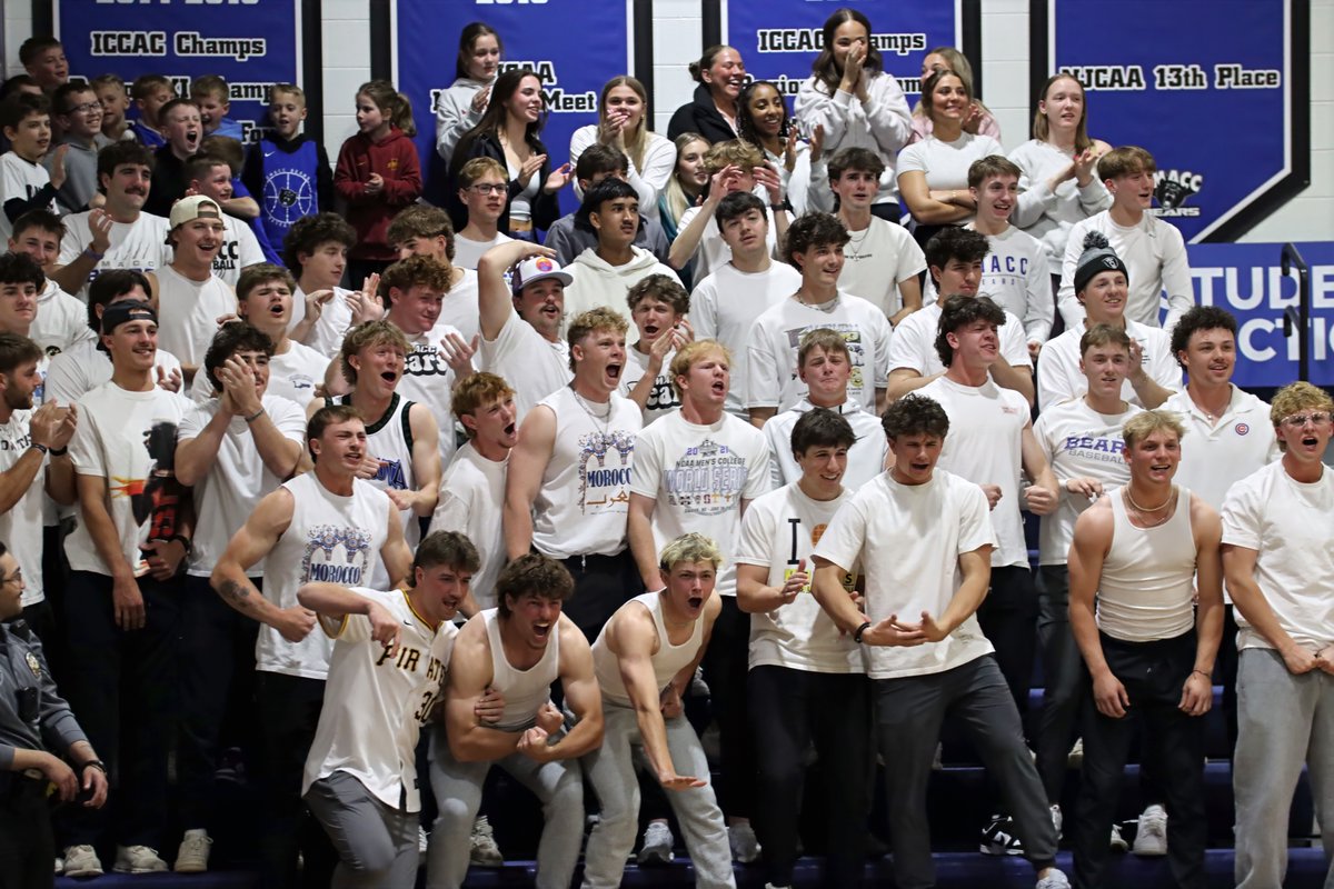 icaree__'s tweet photo. Another electric atmosphere in the 🐨Den! You brought it! @DMACCAthletics  @DMACCBaseball @DMACCsoftball @DMACCVB @DmaccXc @DMACCGolf @DMACC_MBB @DmaccWBB https://t.co/Rk7LeMKXPK