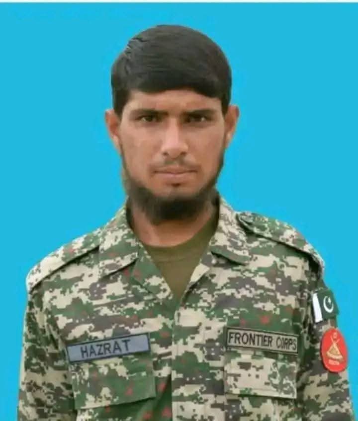 TalhaBinShafi's tweet image. شمالی وزیرستان میں ڈیوٹی کے دوران کمال خیل، ہمارے کوہاٹ کے دو بہادر نوجوانوں نے وطن پر اپنی جانیں نچھاور کر دیں۔ اللہ تعالیٰ ش-ہ-د-ا-ء کے درجات بلند فرمائے اور لواحقین کو صبرِ جمیل عطا فرمائے۔ آمین
#kohat #MFW #رمضان