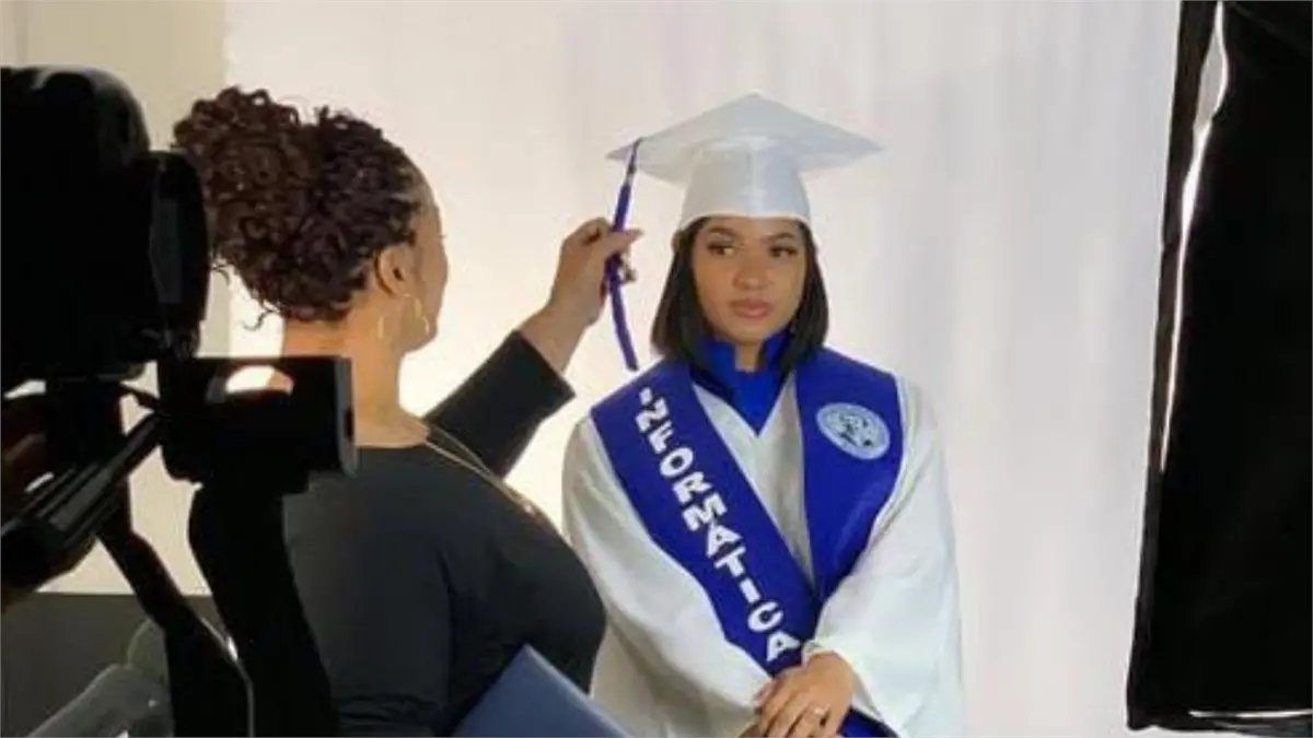 SIN24Horas's tweet image. SCJ decidirá hoy el futuro judicial de Yokairy Sosa: ¿quedará libre o cumplirá 12 años de prisión? #NoticiasSIN #SCJ #YokairySosa

Detalles en: noticiassin.com/scj-decidira-h…