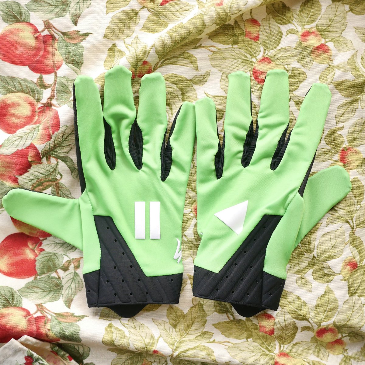 プロチーム支給品販売 トリニティレーシング トレイルエアーグローブ