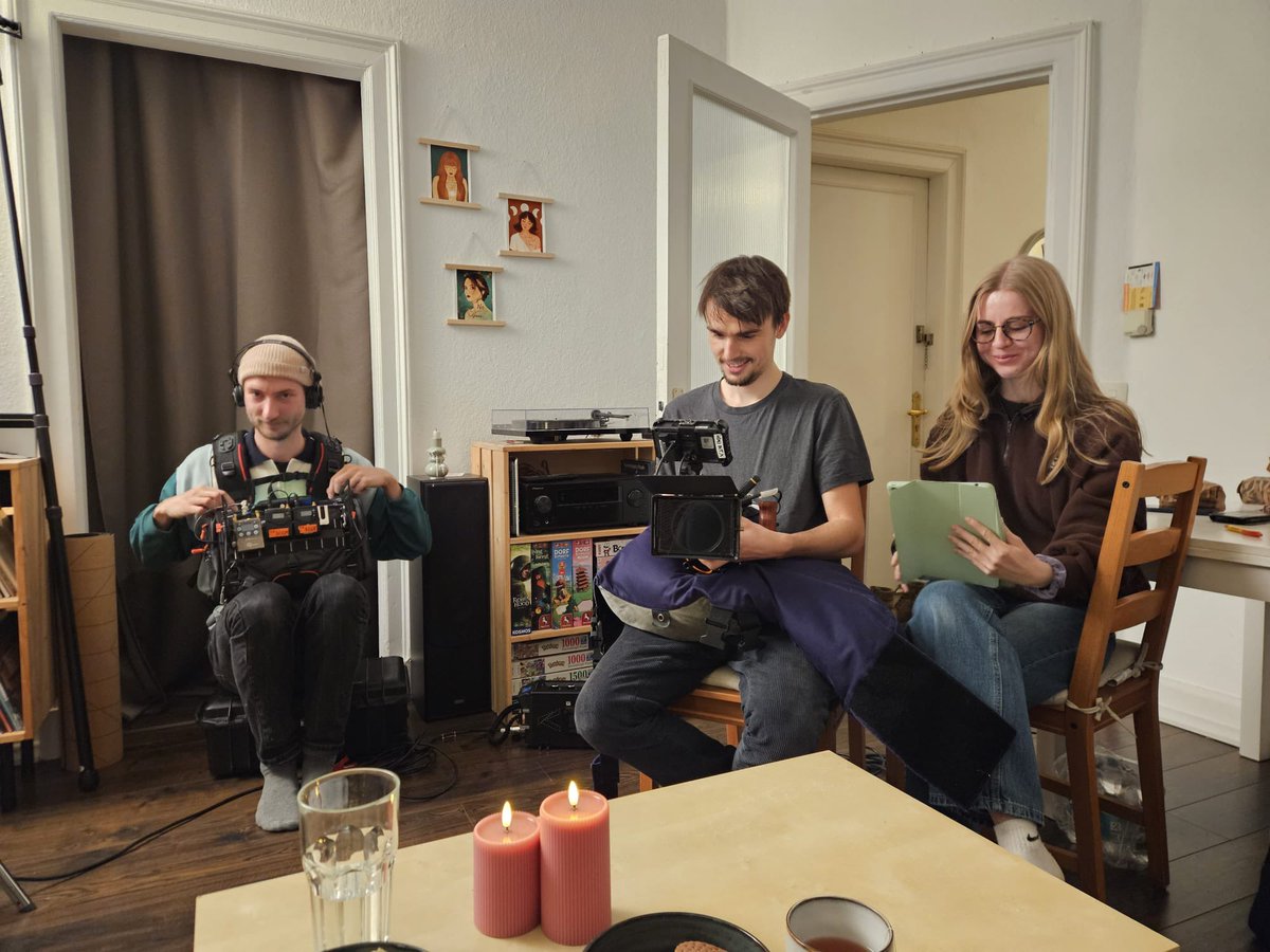 eva_schauer's tweet photo. 👩🏼‍🎓 Mein letztes Semester als Diplomstudentin geht zu Ende und es war das intensivste meiner Studienzeit. In den letzten Monaten ist unglaublich viel Zeit, Energie und Herzblut in meinen Diplomfilm geflossen. ❤️‍🔥 Deshalb hier ein paar BTS-Einblicke. 🎬 Thema: Beckenbodengesundheit https://t.co/ZjyOOqYkCH