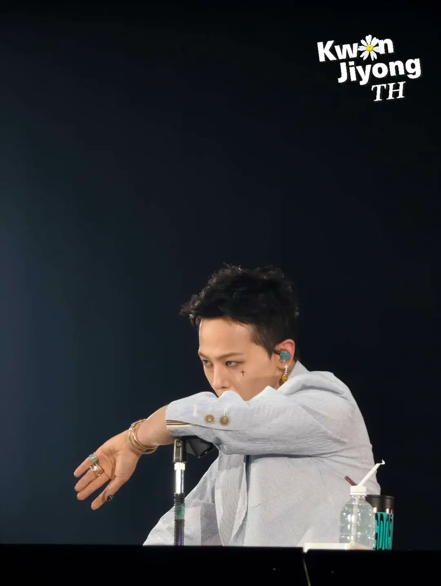 สายตาพิฆาต

[ 21.02.2026 ] DAY 1 💚🤍🩷
2026 G-DRAGON FAM MEETING IN THAILAND

instagram.com/p/DVOW1cbEomx/

#GDRAGON 
#GDFAMMEETING2026 
#GDRAGON2026inBKK