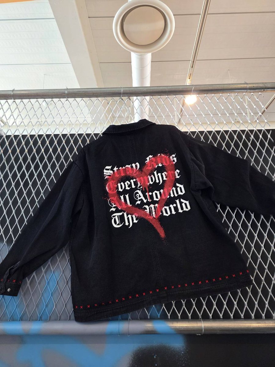 Key_racha's tweet photo. @staysellings Jaket chan yg ini https://t.co/3gfgDPB9Md